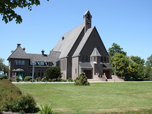 Transformatie kerk tot dorpshuis en kapel